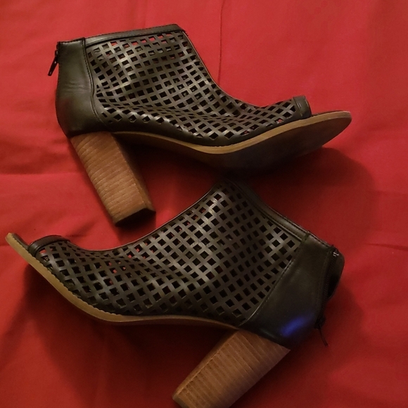 Report Shoes - Report Black Peep Toe Chunky Heel Size 9.5
